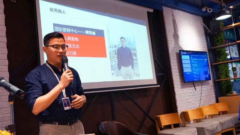 榜样的力量丨云里物里9月份优秀员工&优秀新人表彰大会圆满结束