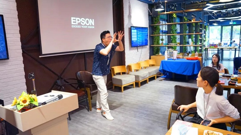 榜样的力量丨云里物里9月份优秀员工&优秀新人表彰大会圆满结束