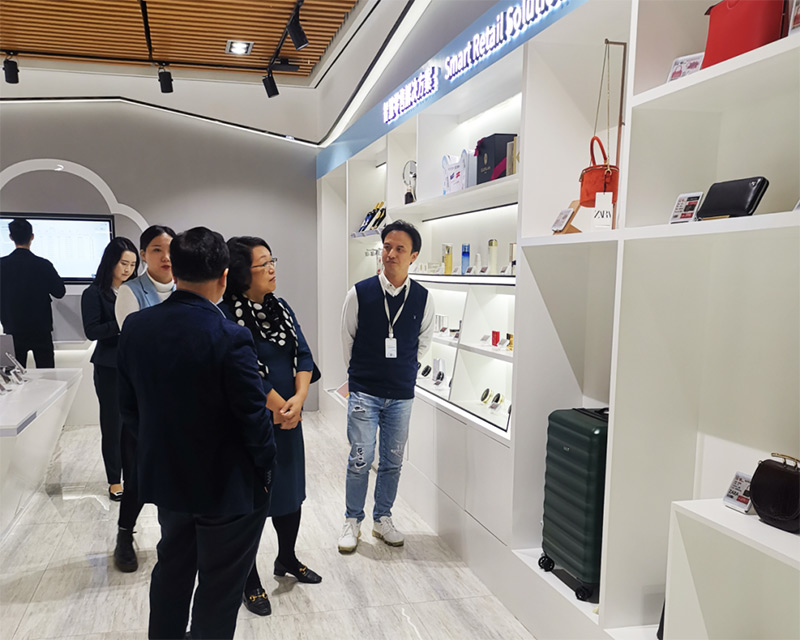 深圳担保集团领导莅临指导工作，云里物里成绩骄人备受肯定！