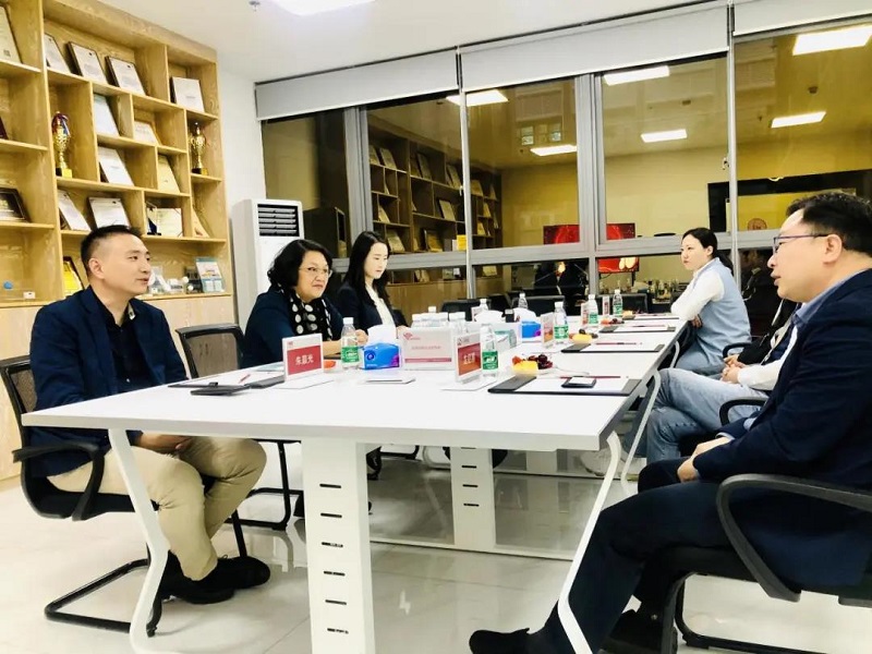 深圳担保集团领导莅临指导工作，云里物里成绩骄人备受肯定！