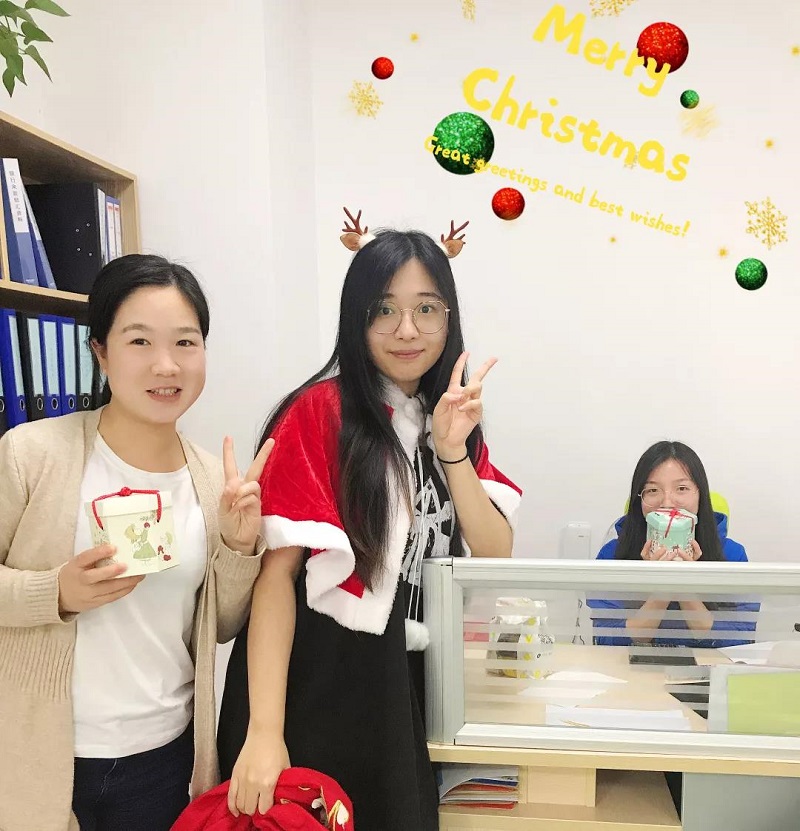 2019年圣诞节云里物里小姐姐化身麋鹿派发礼物