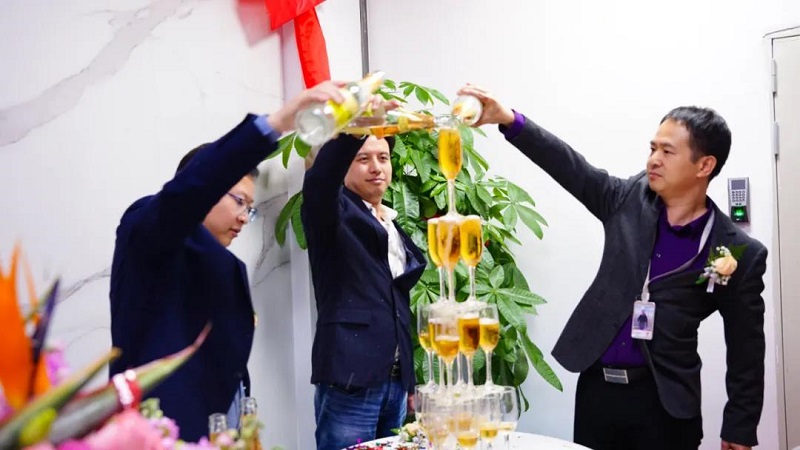 新里程、新起点、新发展丨云里物里SMT生产线正式启用！